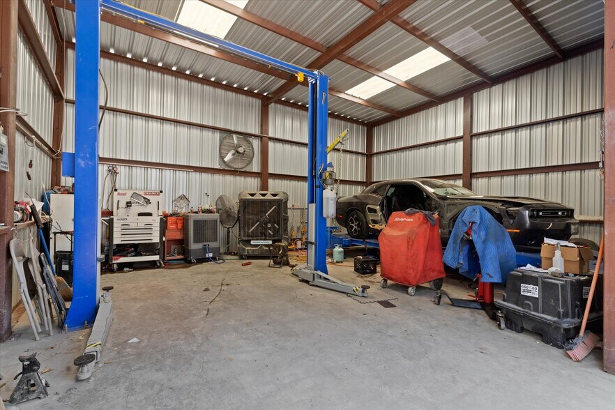 More Photos Of 725 Holmes Dr, Granbury Auto Repair For Sale