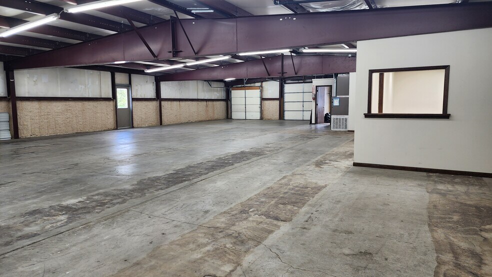 More Photos Of 5617 S 49th St, Lincoln General Retail For Lease