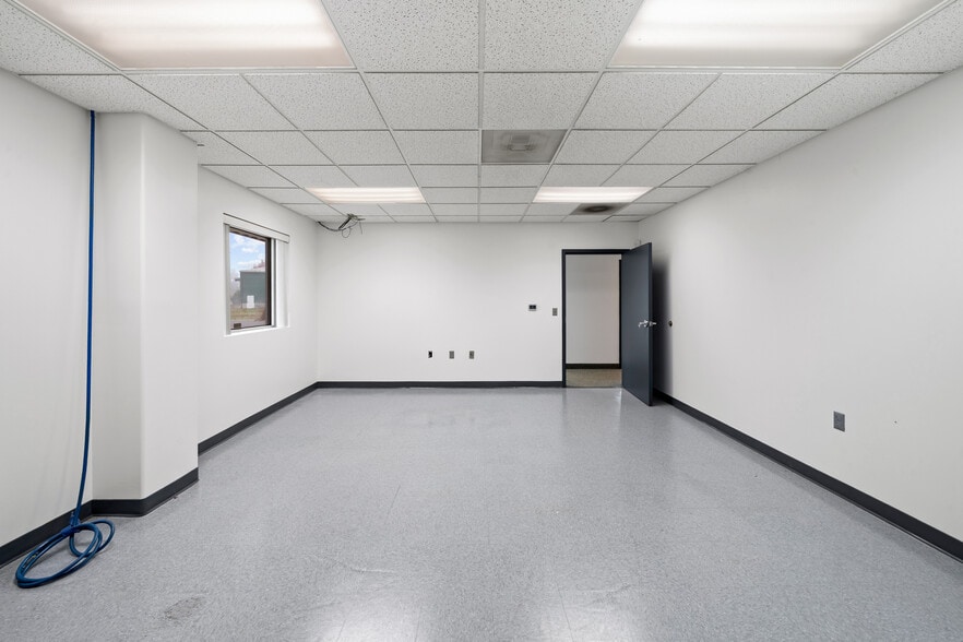 More Photos Of 13735 SW Galbreath Dr, Sherwood Warehouse For Lease