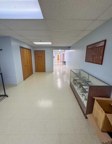 More Photos Of 2002 2nd St SW, Rochester Storefront Retail Office For Sale