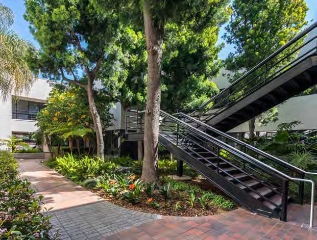 More Photos Of 16600 Sherman Way, Van Nuys Office For Lease