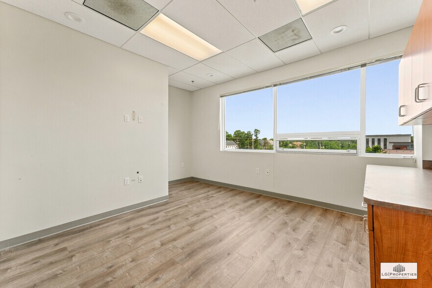 More Photos Of 456 Chestnut St, Lakewood Office For Lease