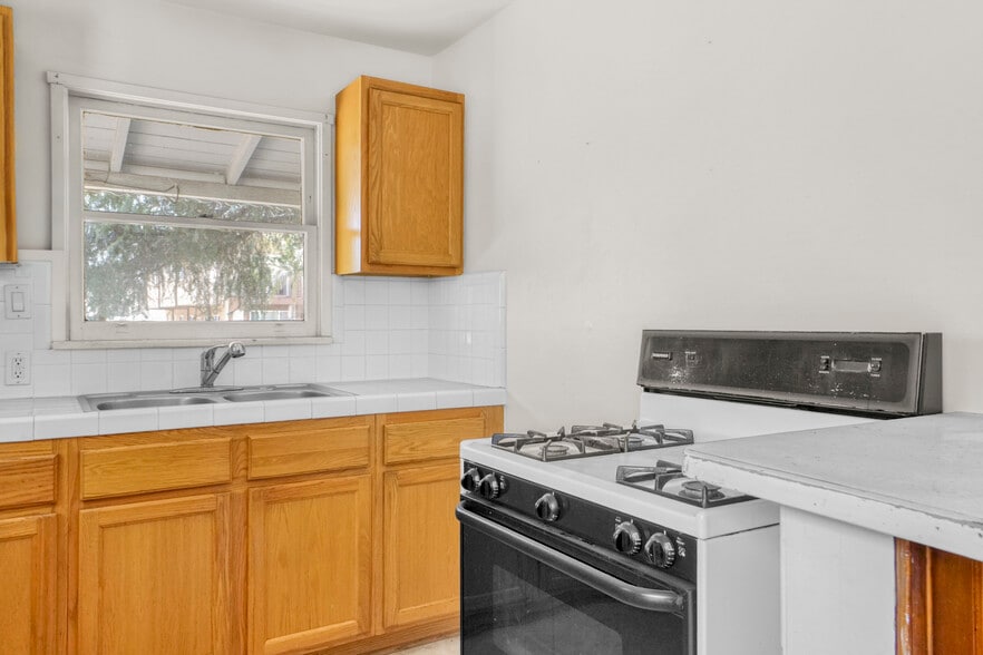 More Photos Of 6833 Simpson Ave, North Hollywood Land For Sale