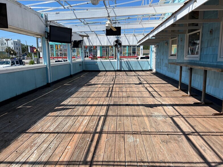 More Photos Of 300 N Lake Park Blvd, Carolina Beach Restaurant For Lease