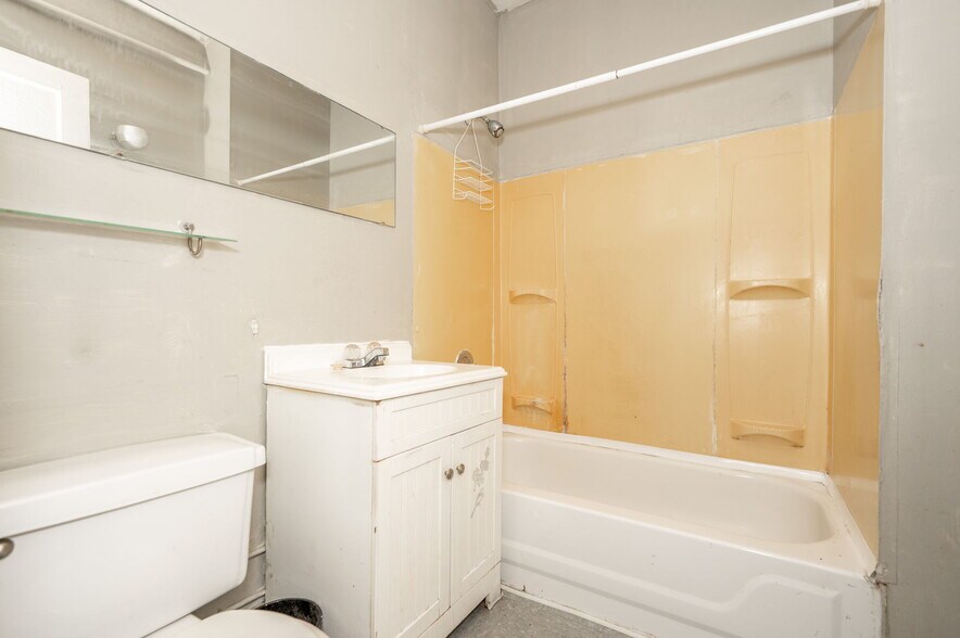 More Photos Of 6017-6019 Vine St, Cincinnati General Retail For Sale