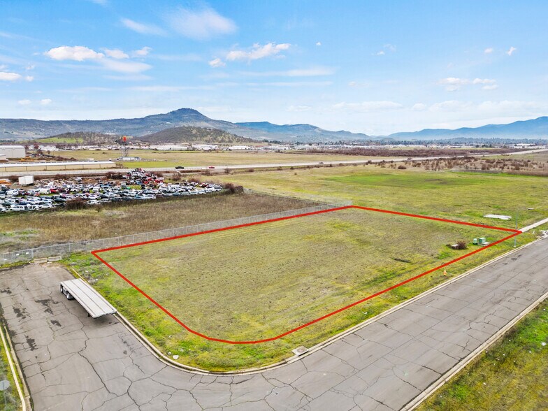 More Photos Of 4702 Industry Dr, Central Point Land For Sale