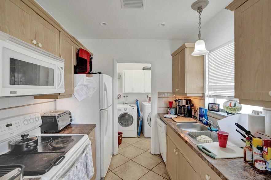 More Photos Of 5706-5708 Lincoln St, Hollywood Multifamily For Sale