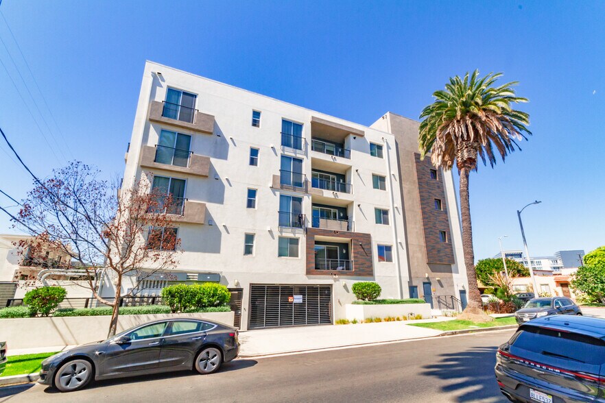 More Photos Of 11900 Courtleigh Dr, Los Angeles Apartments For Sale