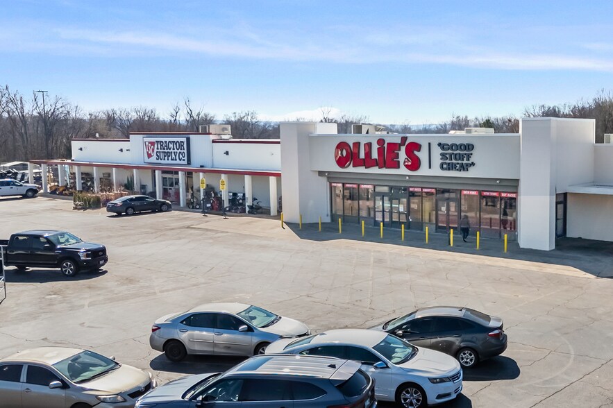 More Photos Of 2000 E Cherokee Ave, Sallisaw Storefront For Sale