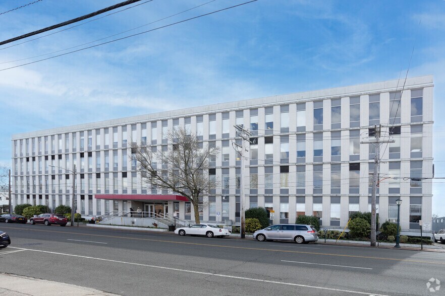 More Photos Of 444 Merrick Rd, Lynbrook Medical For Lease