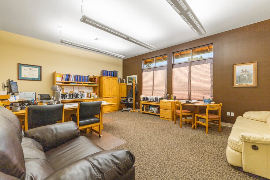 More Photos Of 422 S 5th St, Klamath Falls Office For Sale