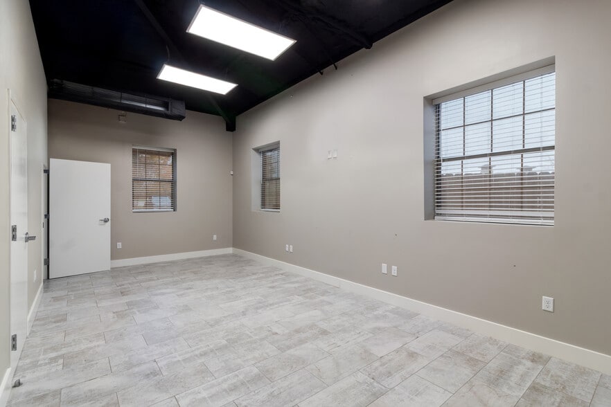 More Photos Of 4320 Decatur Dr, College Station Self Storage For Lease