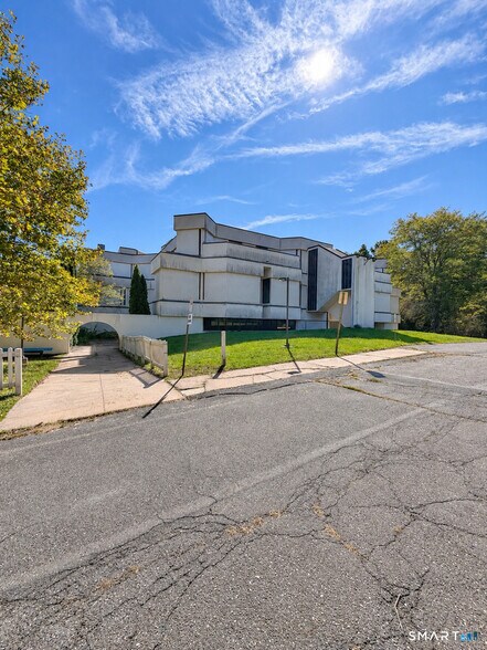 More Photos Of 51 Gabb Rd, Bloomfield Schools For Sale