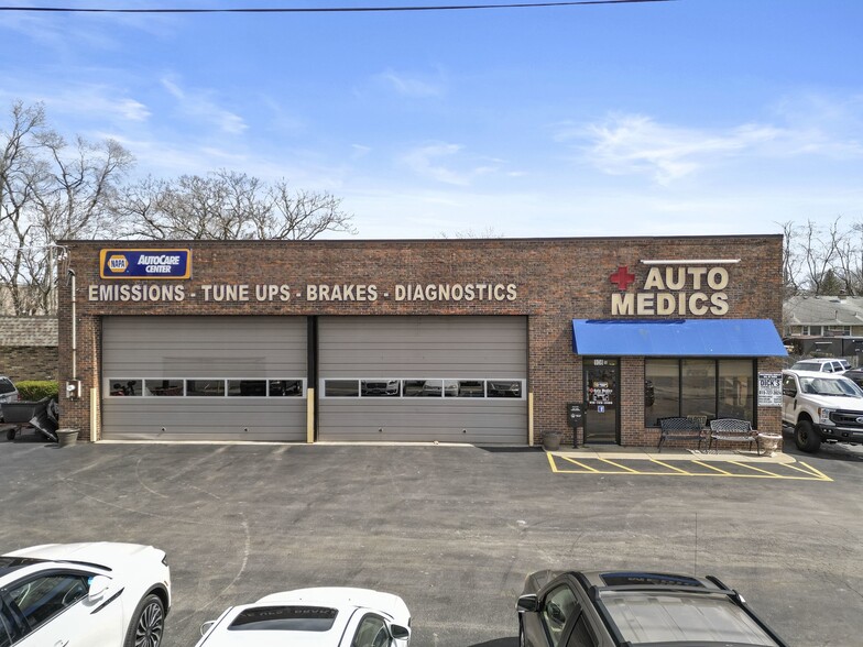 Primary Photo Of 108 S Larkin Ave, Joliet Auto Repair For Sale