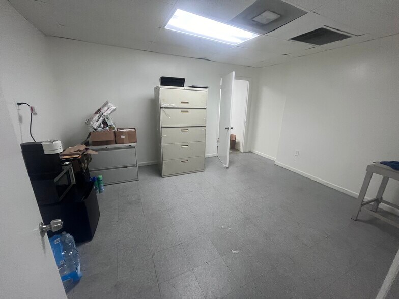 More Photos Of 4230 NW 128th St, Opa Locka Warehouse For Lease