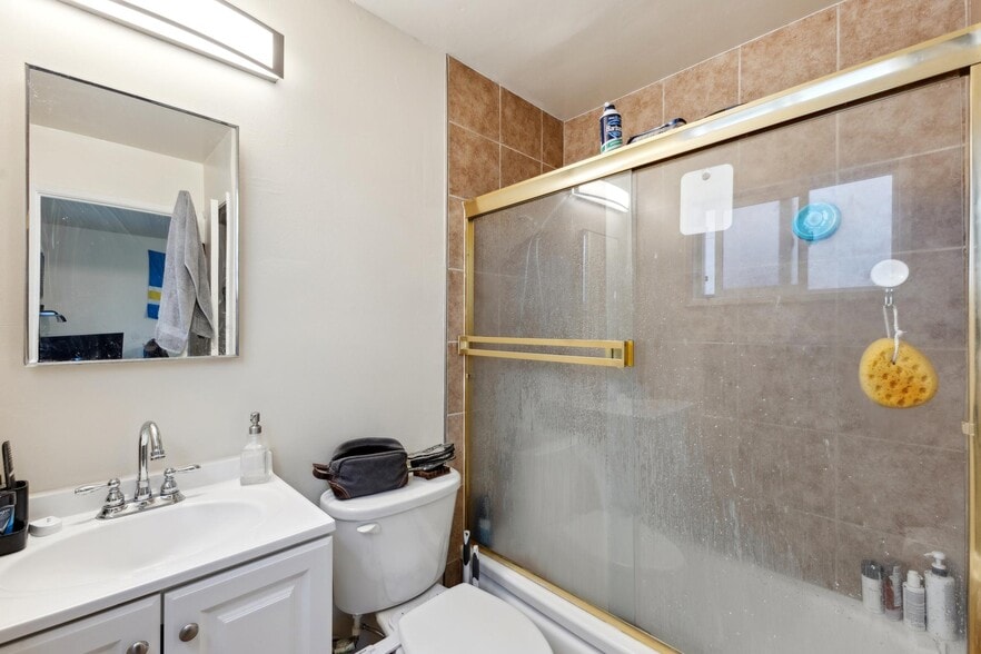 More Photos Of 6563 Shattuck Ave, Oakland Apartments For Sale