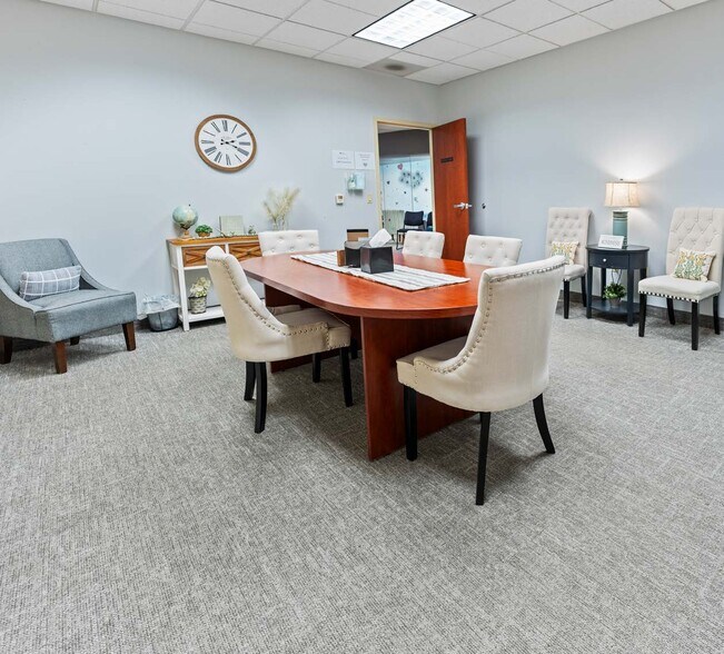 More Photos Of 3220 State St, Salem Office For Sale