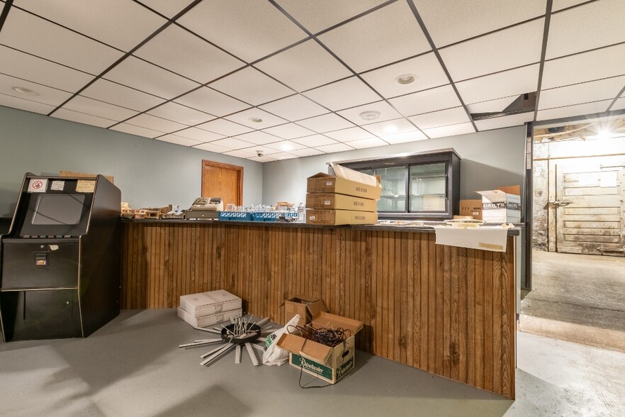 More Photos Of 740 Washington St, Wausau Bar For Sale