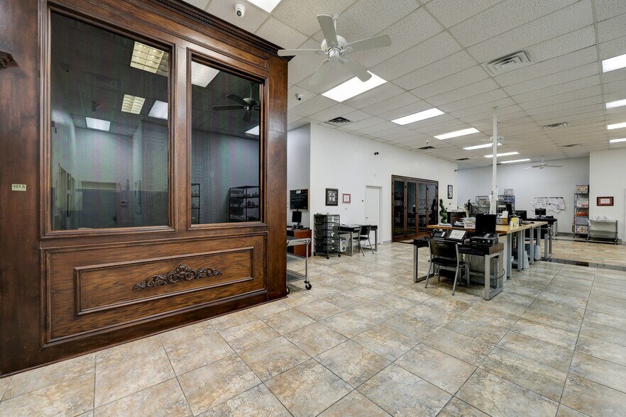 More Photos Of 13939 Westheimer Rd, Houston Flex For Sale