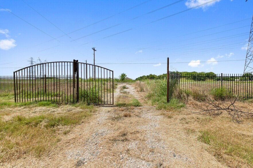 More Photos Of 12021 County Road 483, Lavon Land For Sale