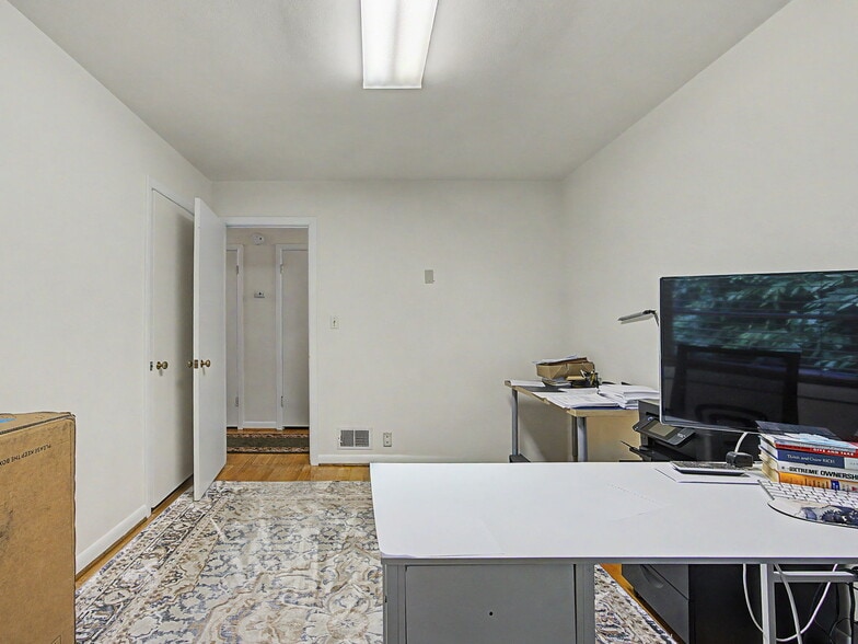 More Photos Of 10423 SE 23RD Ave, Portland Medical For Sale