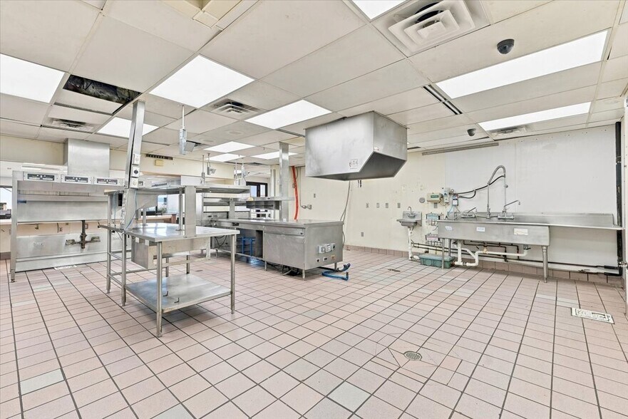 More Photos Of 1410 N Broadway St, Red Oak Fast Food For Lease