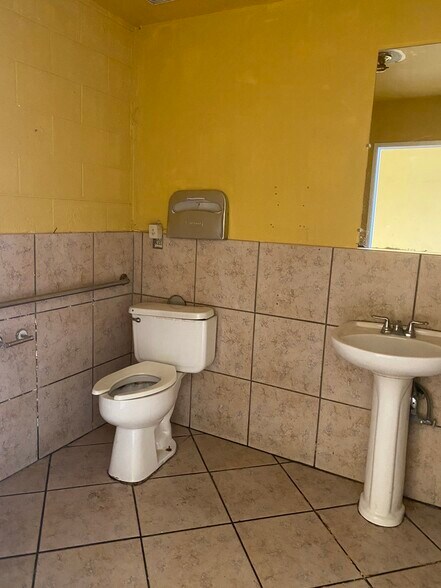 More Photos Of 8500-8520 W 3rd St, Los Angeles Unknown For Lease