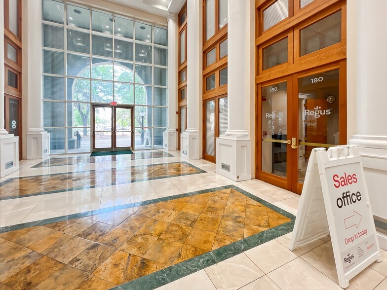 More Photos Of 300 E University Ave, Gainesville Coworking Space