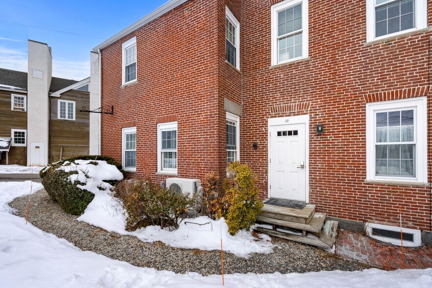 More Photos Of 30-32 Water St #3, Newburyport Office For Sale