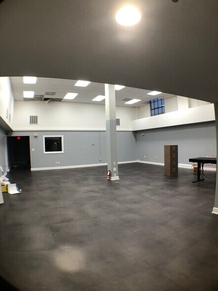 More Photos Of 1121 E Twiggs St, Tampa Office For Sale