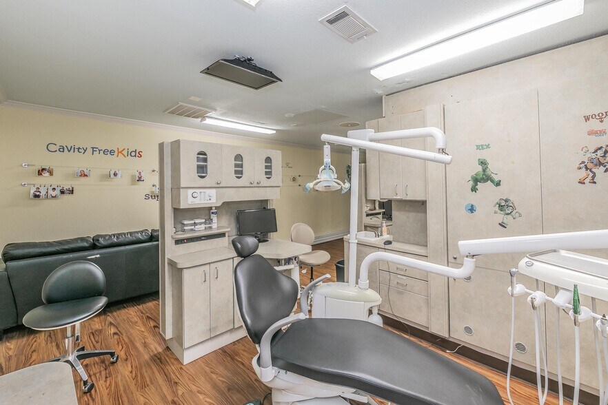 More Photos Of 2823 Kendale Dr, Dallas Medical For Sale