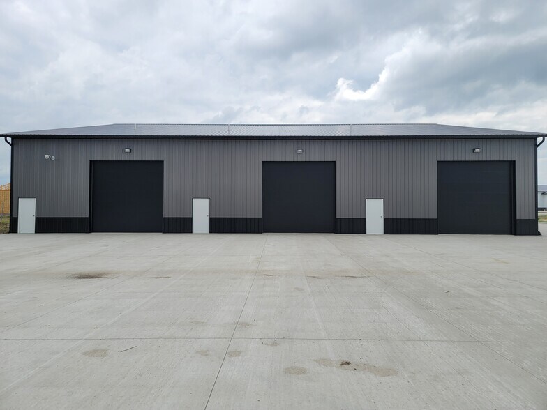 Primary Photo Of 401 Snyder Drive- Building. A, Huxley Flex For Lease