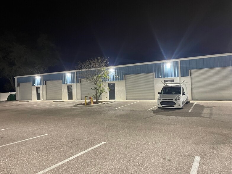 More Photos Of 14212 N Florida Ave, Tampa Light Distribution For Lease