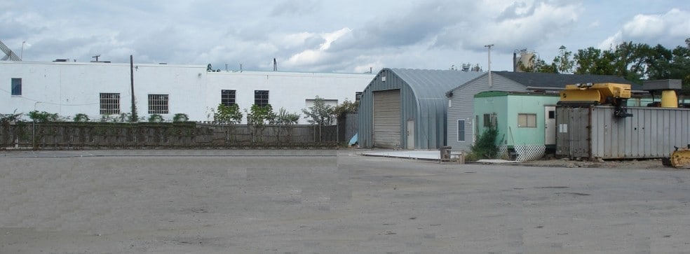 More Photos Of 11343 Maryland Ave, Beltsville Warehouse For Lease