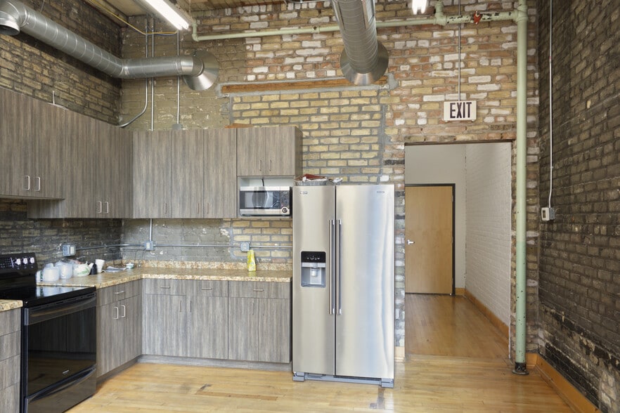 More Photos Of 755 Prior Ave N, Saint Paul Research And Development For Lease