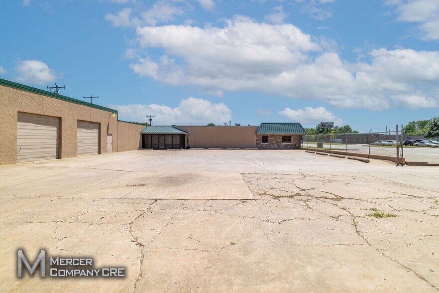 More Photos Of 1312 S Walker Ave, Oklahoma City Light Manufacturing For Sale