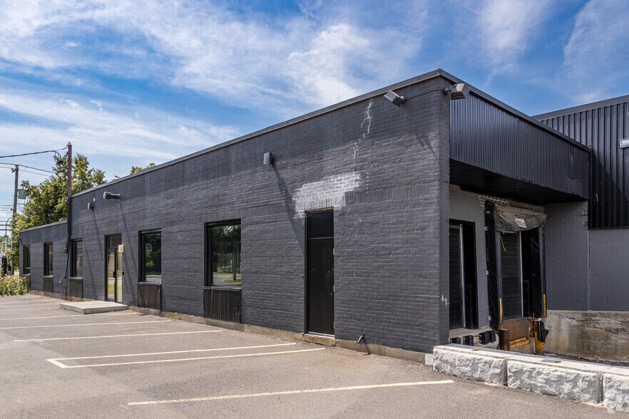 More Photos Of 131 Boul Hymus, Pointe-claire Industrial For Lease
