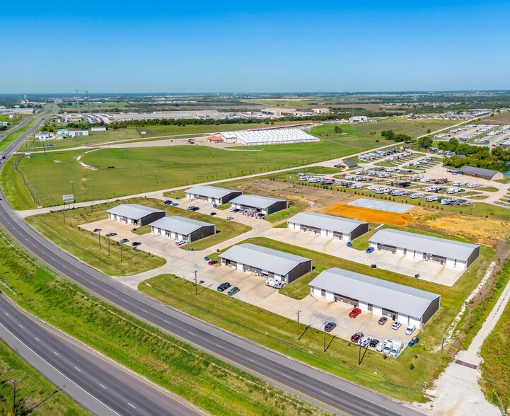 More Photos Of 9115 East Highway 67, Alvarado Showroom For Lease