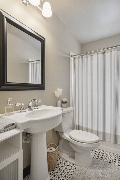 More Photos Of 413 E Iris Dr, Nashville Loft Creative Space For Sale