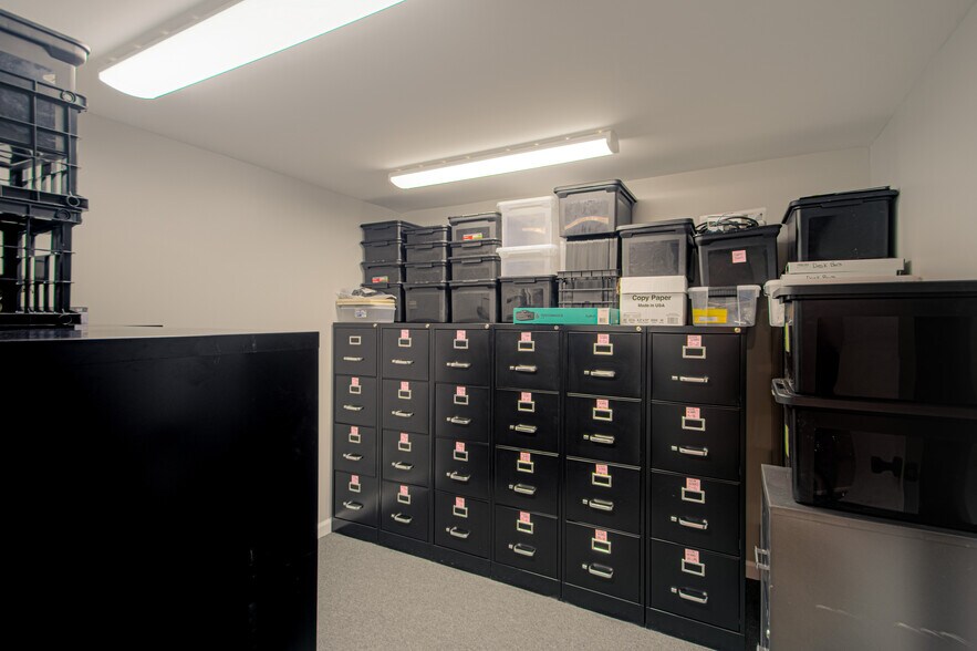 More Photos Of 1600 SW Market St, Lee's Summit Office For Sale
