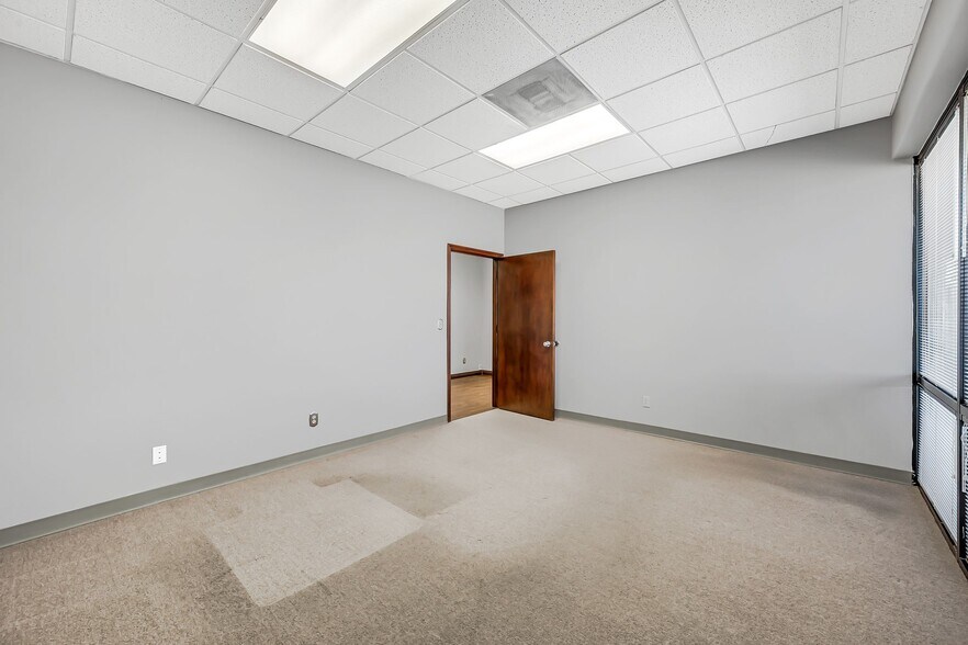 More Photos Of 145 E University Dr, Mesa Office For Lease