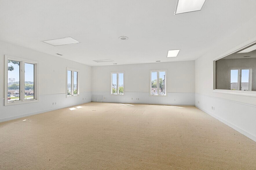 More Photos Of 236 Miller Ave, Crossville Medical For Sale