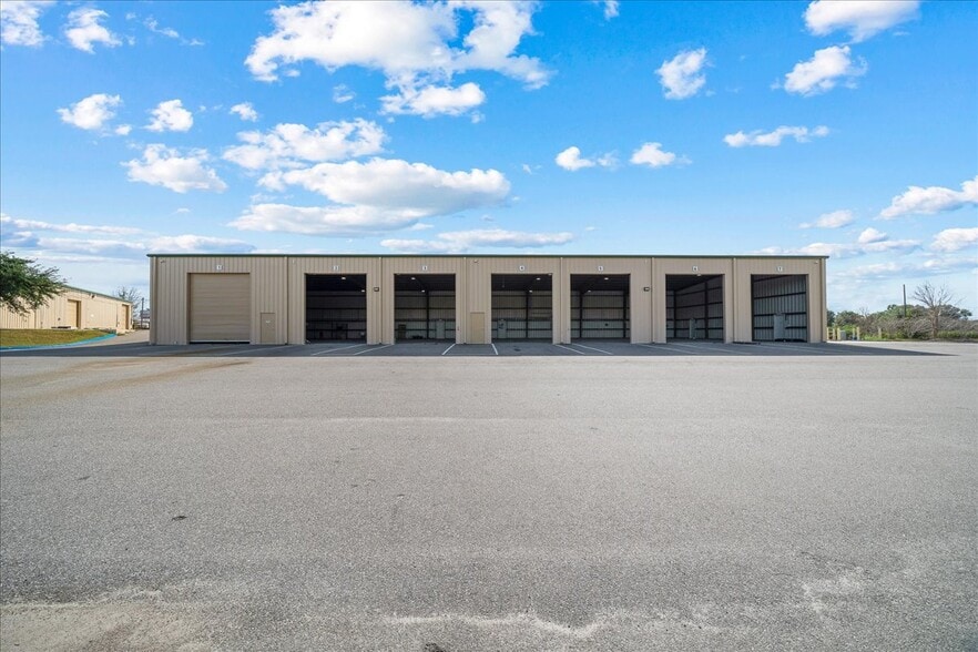 More Photos Of 13866 S Us-441, Summerfield Office For Sale