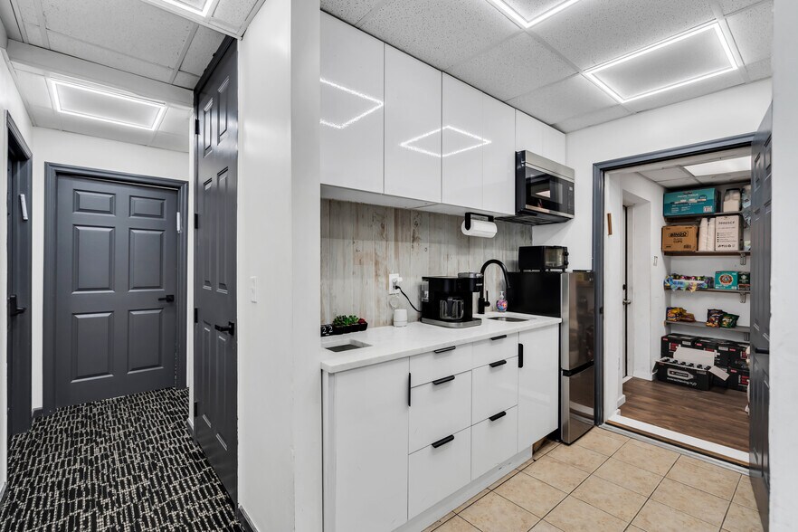 More Photos Of 2597 Hooper Ave, Brick Office For Sale