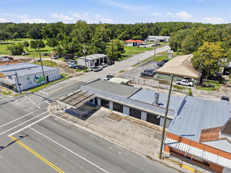 Primary Photo Of 10 N Main St, Chiefland Service Station For Sale