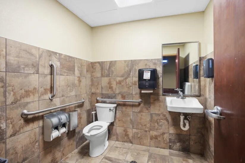 More Photos Of 1250 4th Ave NW, Minot Storefront For Sale