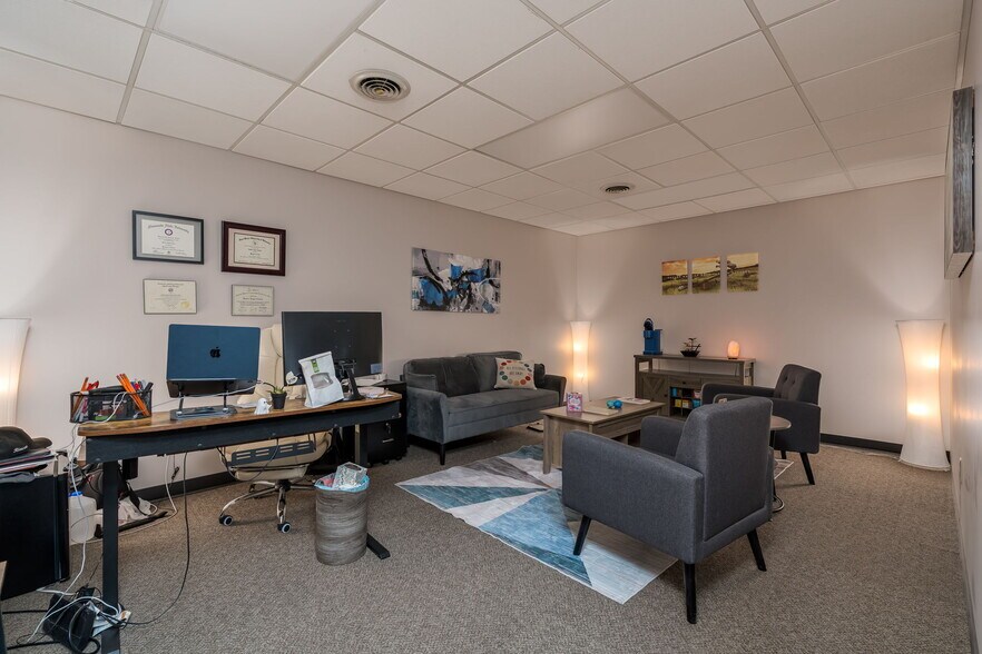 More Photos Of 108 S Minnesota Ave, Saint Peter Storefront Retail Office For Sale