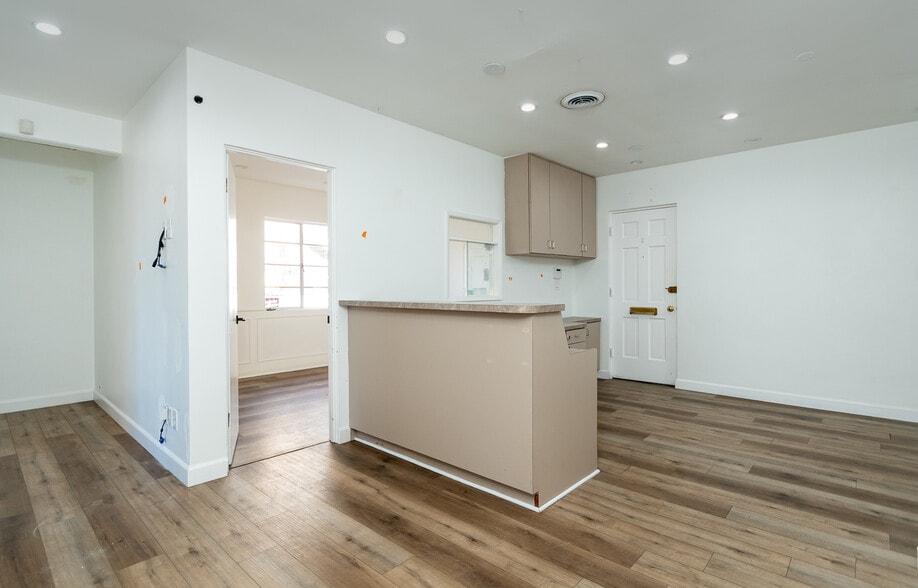 More Photos Of 2028 Lake Ave, Altadena Medical For Sale