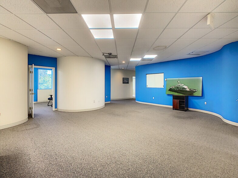 More Photos Of 777 SE 20th St, Fort Lauderdale Loft Creative Space For Lease