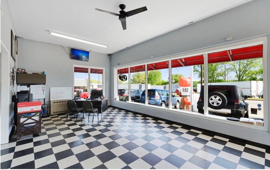 More Photos Of 1035 N Concord St, South Saint Paul Auto Dealership For Sale
